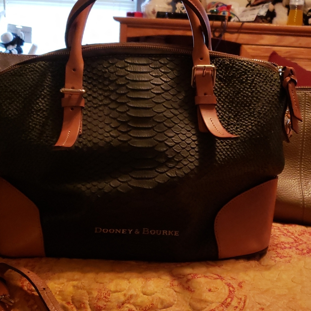 Dooney &Bourke purse